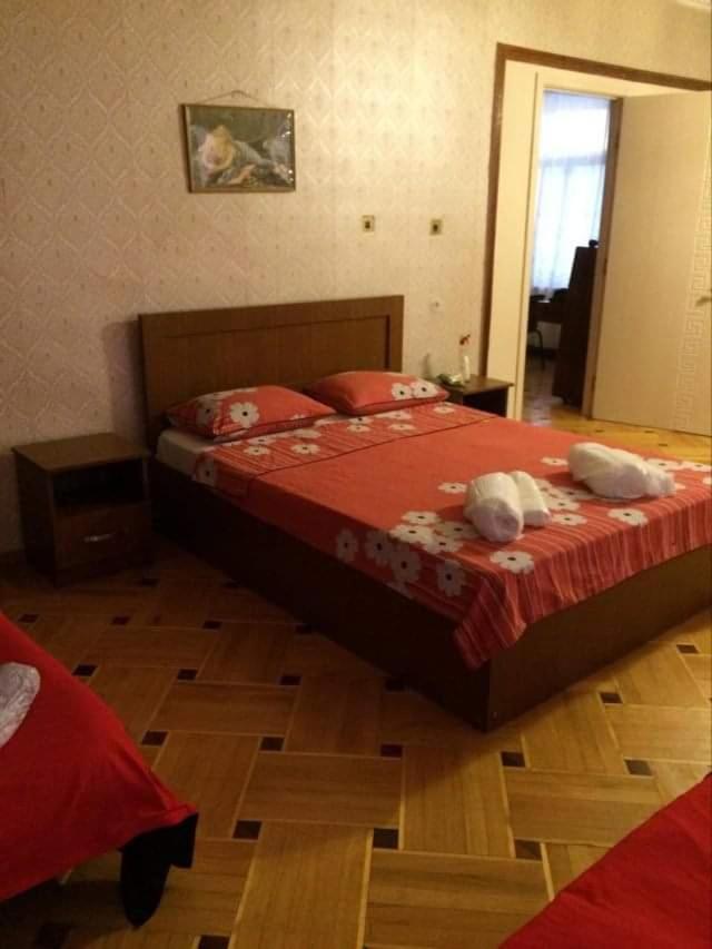 Guesthouse Raisa Qvareli Exteriör bild